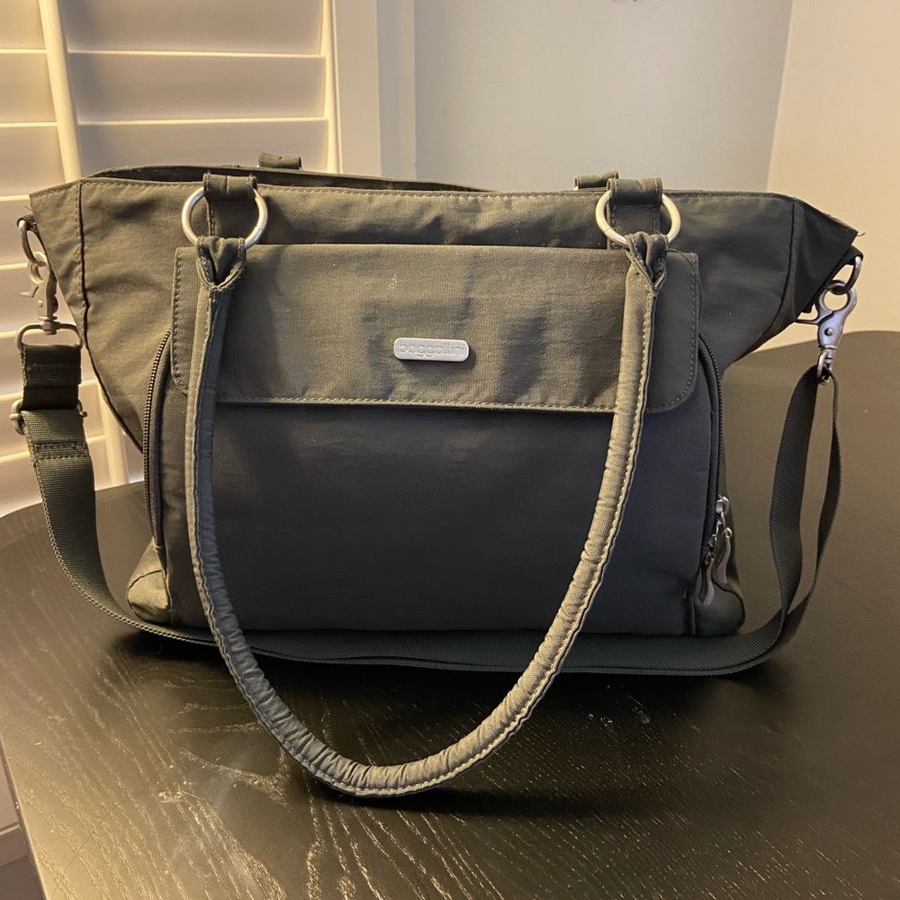Baggalini Gray and Fushia Travel Tote, Purse VGUC